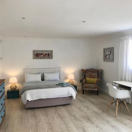 Sunset Beach Living Guesthouse ケープタウン エクステリア 写真