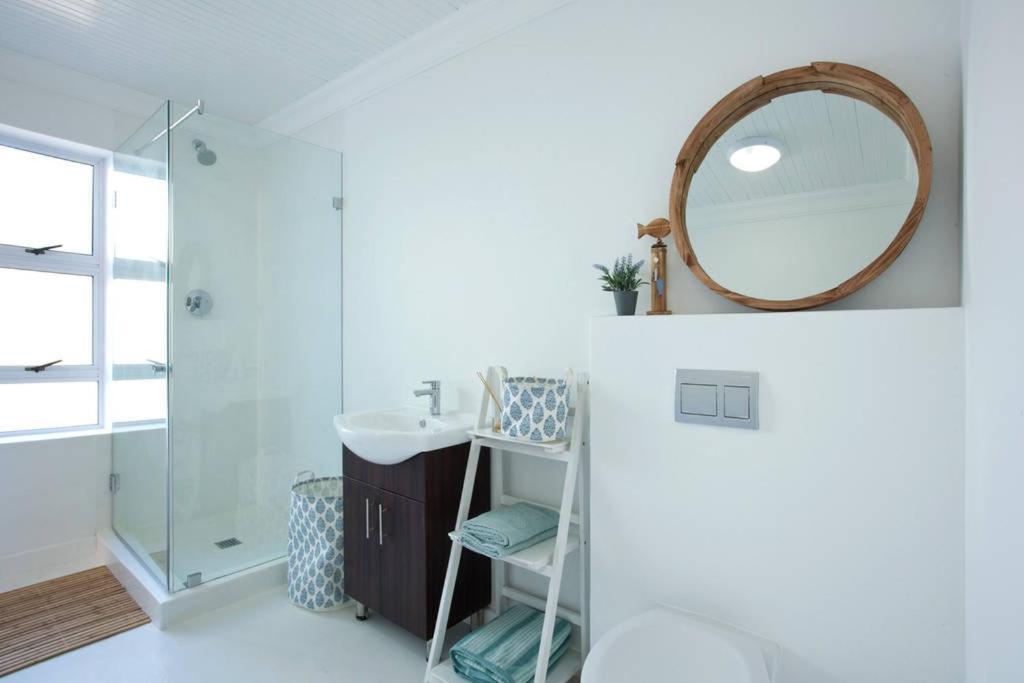 Sunset Beach Living Guesthouse ケープタウン エクステリア 写真