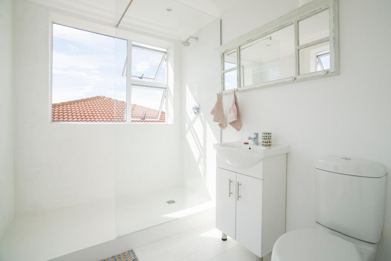 Sunset Beach Living Guesthouse ケープタウン エクステリア 写真