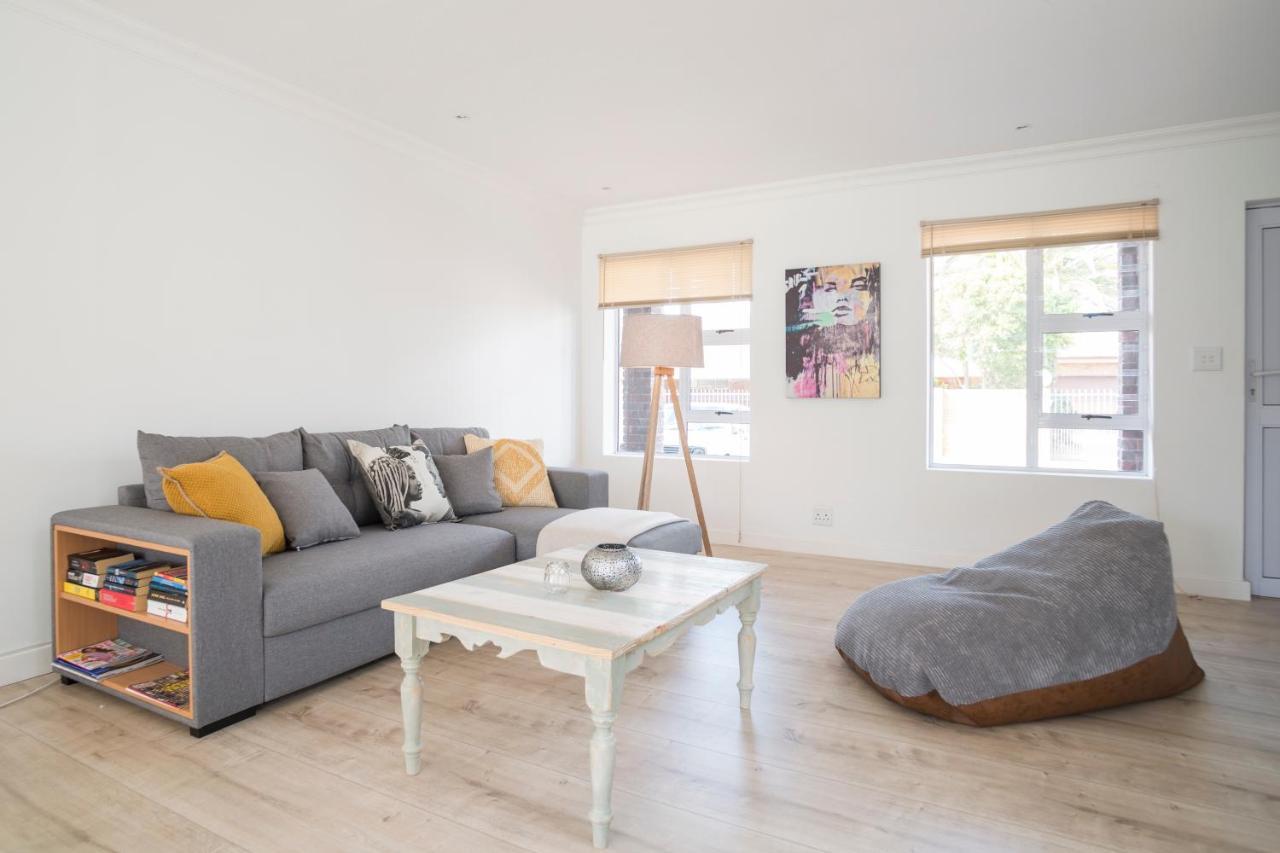 Sunset Beach Living Guesthouse ケープタウン エクステリア 写真