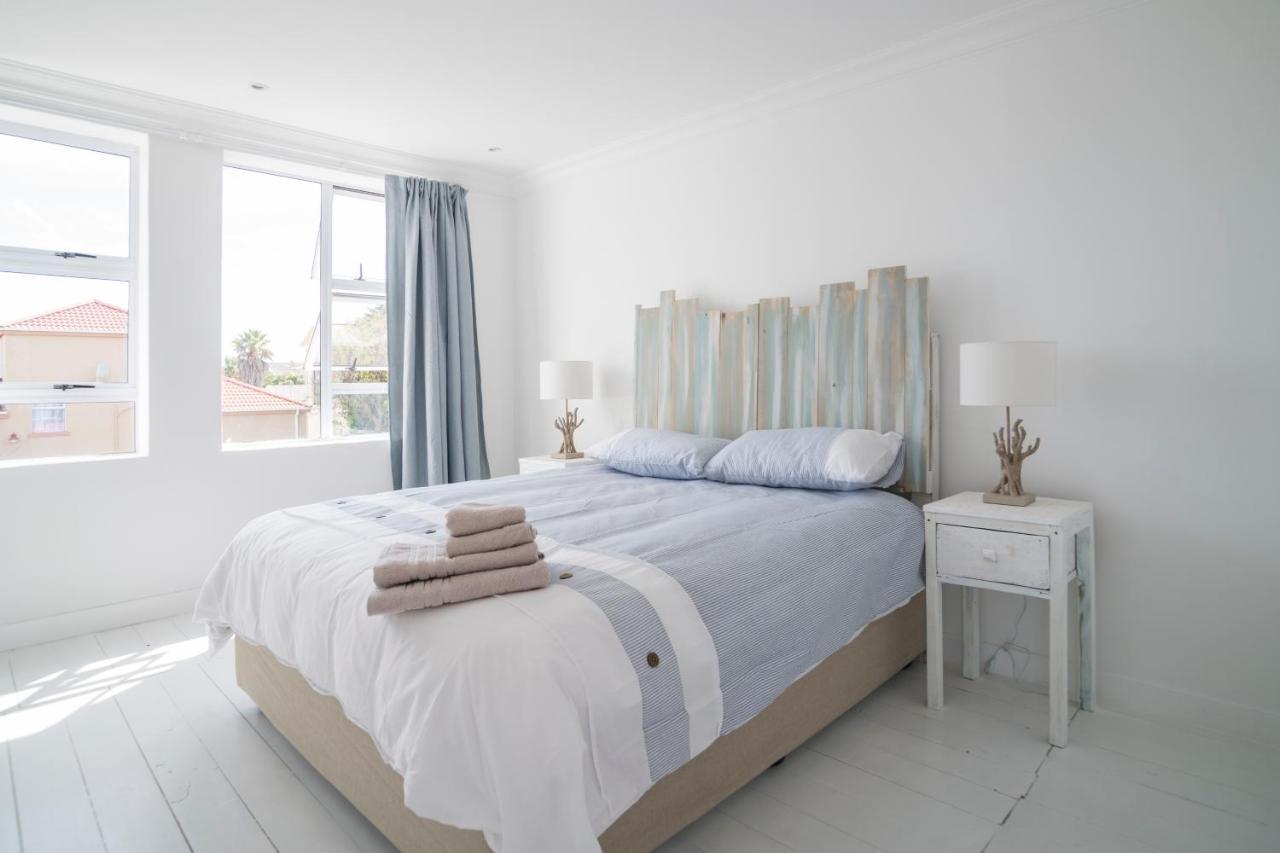 Sunset Beach Living Guesthouse ケープタウン エクステリア 写真