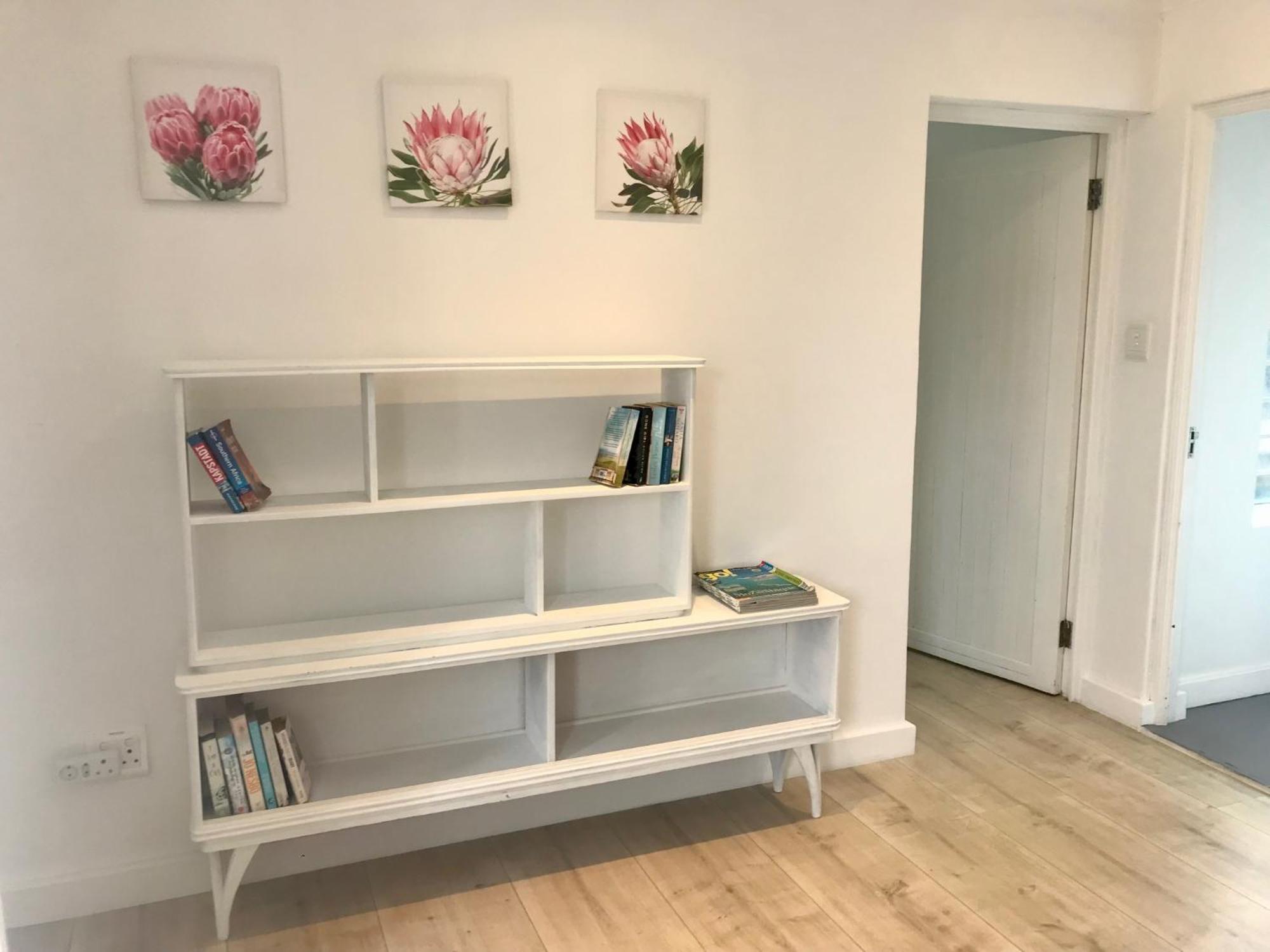 Sunset Beach Living Guesthouse ケープタウン エクステリア 写真