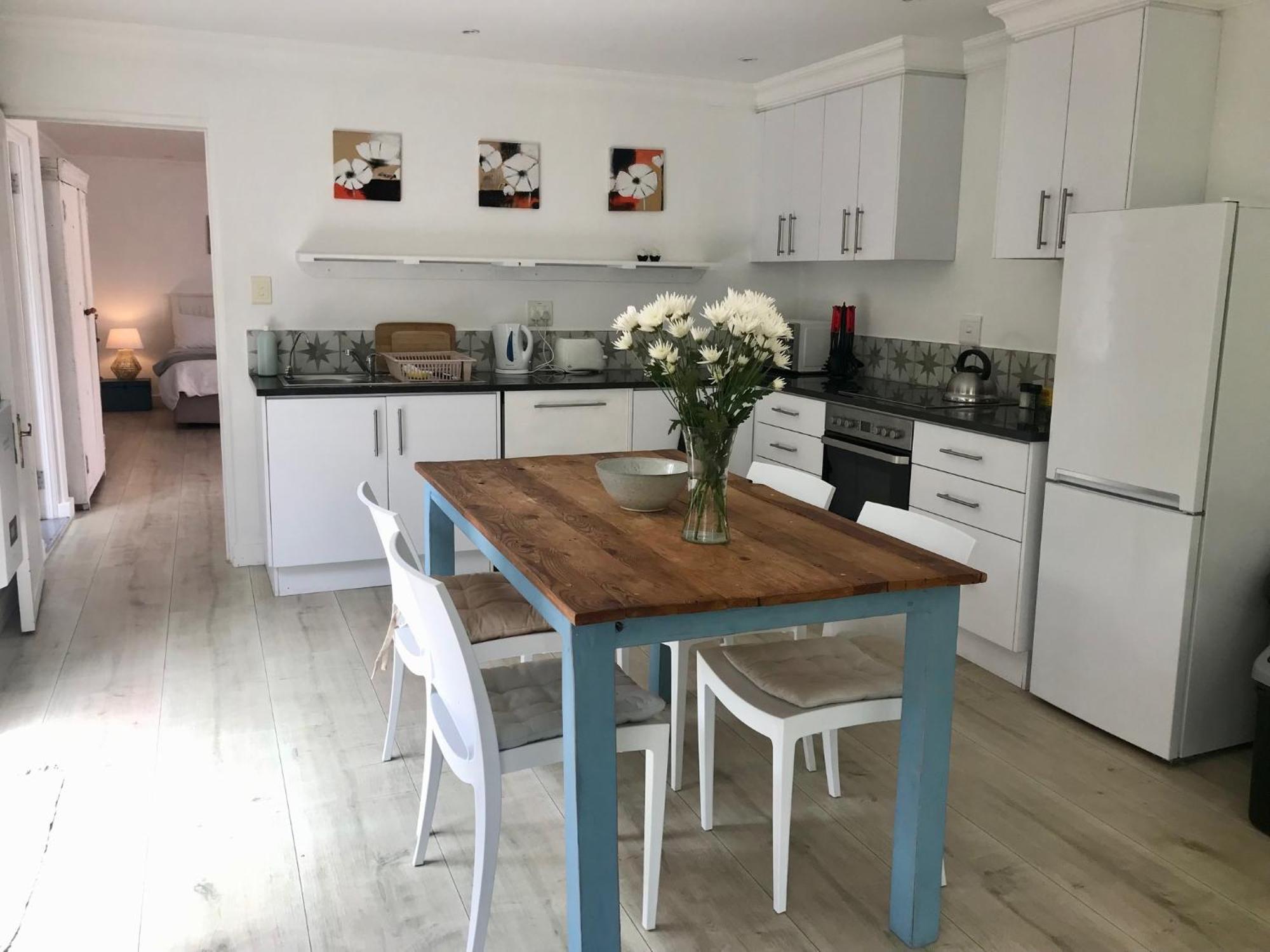 Sunset Beach Living Guesthouse ケープタウン エクステリア 写真